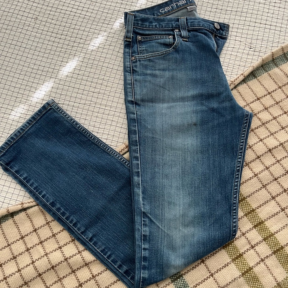Carhartt rugged flex straight fit jeans 30x32. Distressed with fades!